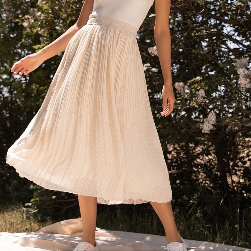 NWT Lulus You're On My Mind Pleated Swiss Dot Midi Skirt in Ivory, Size XS